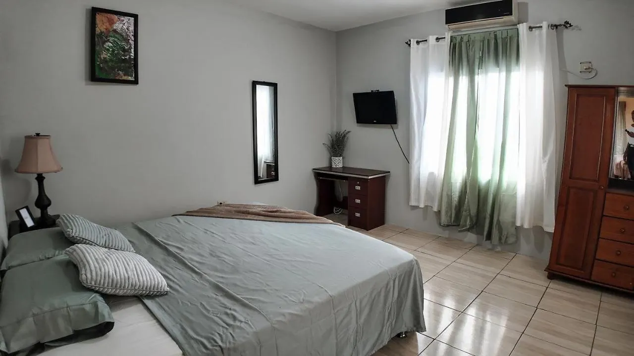 Hidden Treasures Bed & Breakfast San Fernando 0*,  Trinidad ve Tobago